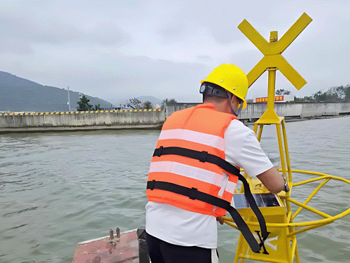 广东珠海市某助航浮标维护项目